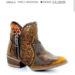 Circle G boots size 8.5.